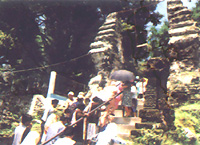 Pilgrima at Sunan Giri Tomb