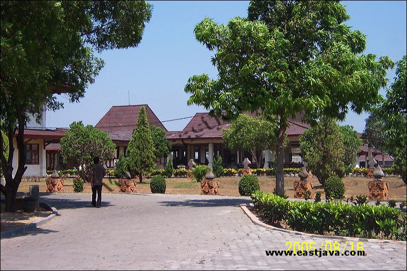 TROWULAN MUSEUM : Place To Keep The Ancient Things of Mojopahit Kingdom