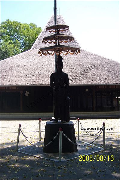 PENDOPO AGUNG - Trowulan Mojokerto : Specific Building With Mojopahit Nuance