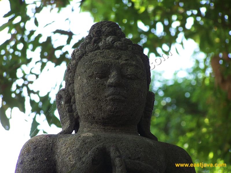 Siti Inggil Graveyard: The Pilgrimage Tourism in Trowulan - Mojokerto