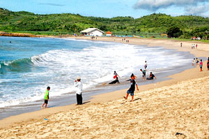 WISATA PANTAI SERANG BLITAR SELATAN