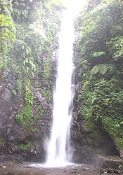 Kkkekbodo waterfall