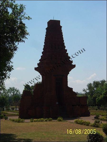 Bajangratu Temple - Majapahit Temple