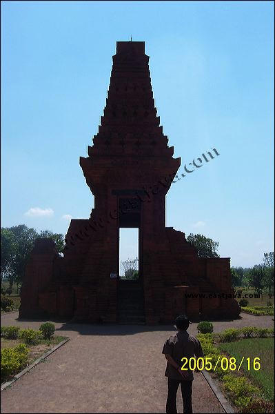 Bajangratu Temple - Majapahit Temple