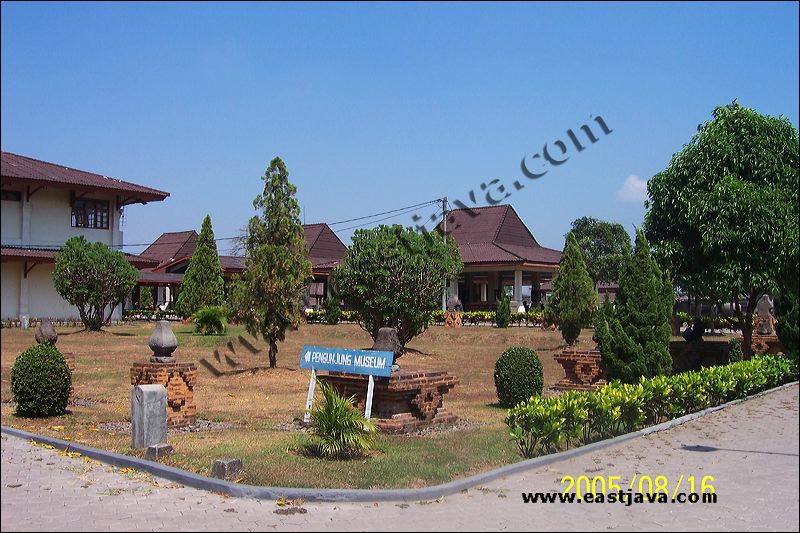 TROWULAN MUSEUM : Place To Keep The Ancient Things of Mojopahit Kingdom