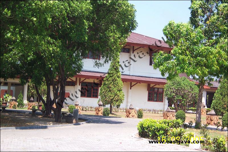 TROWULAN MUSEUM : Place To Keep The Ancient Things of Mojopahit Kingdom