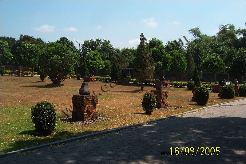 TROWULAN MUSEUM : Place To Keep The Ancient Things of Mojopahit Kingdom