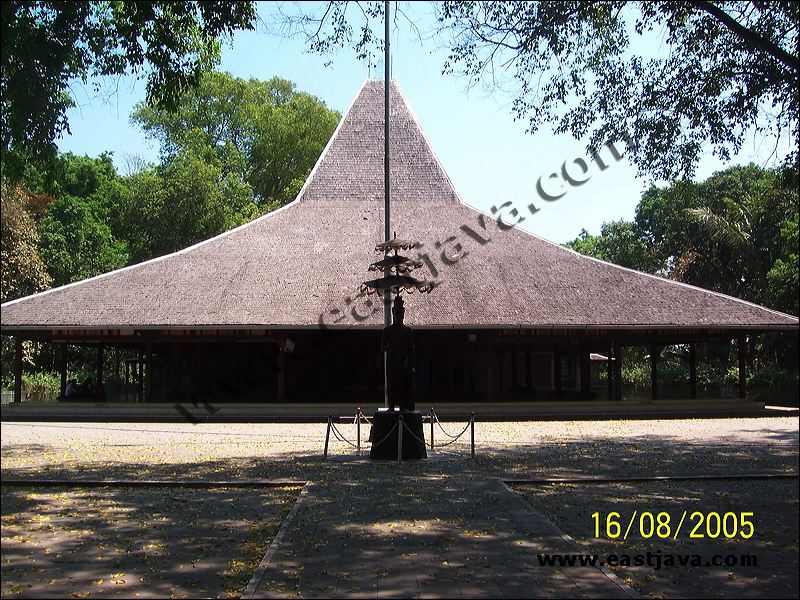 PENDOPO AGUNG - Trowulan Mojokerto : Specific Building With Mojopahit Nuance