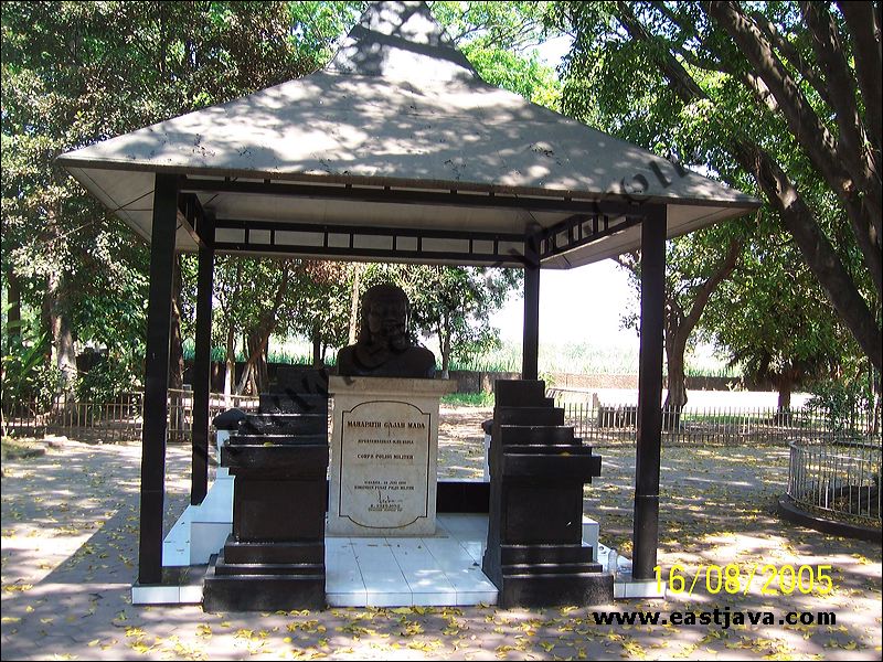 PENDOPO AGUNG - Trowulan Mojokerto : Specific Building With Mojopahit Nuance