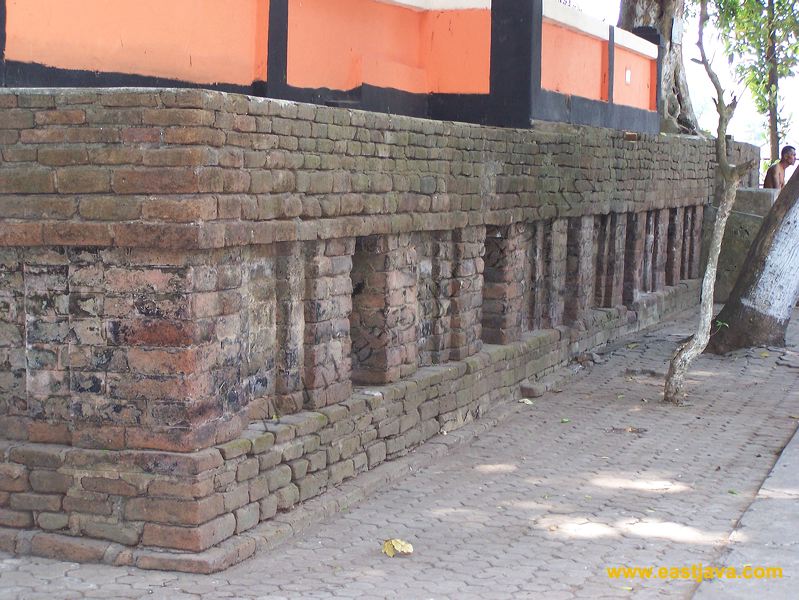 Siti Inggil Graveyard: The Pilgrimage Tourism in Trowulan - Mojokerto