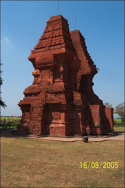 Wringinlawang Temple - The Gate Way To Mojopahit Kingdom