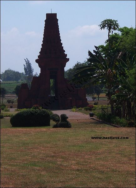 Bajangratu Temple - Majapahit Temple