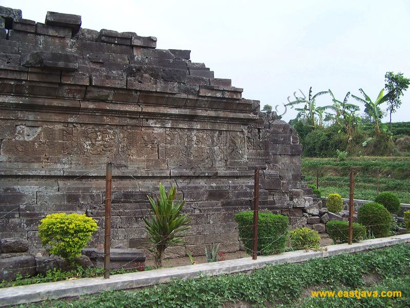 cungkup_temple_04.jpg