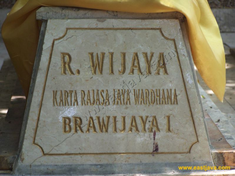 siti_inggil_graveyard_14.jpg