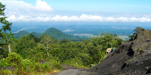 Potensi Wisata Gunung Kelud Dan Ziarah Puh Sarang Di