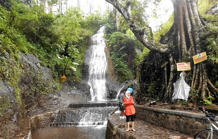 Roro Kuning Waterfall