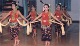 galleries/traditional-art/preview/keris_dance_02.jpg