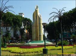 images/gallery/bamboo_monument/bambu-runcing-monument-02.jpg