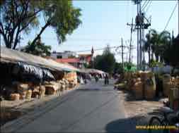 images/gallery/widodaren_fruit_market/pasar-widodaren-16.jpg