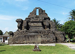 Wisata Candi Jajaghu Jago Yang Berada Di Daerah Tumpang 