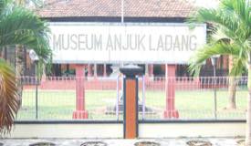 ../images/gallery/museum1/Museum_Anjuk_Ladang_2.jpg