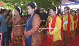 ../images/gallery/wisuda_waranggana/Wisuda_Waranggana_4.jpg