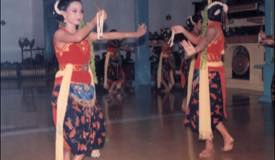 ../galleries/traditional-art/preview/keris_dance_01.jpg